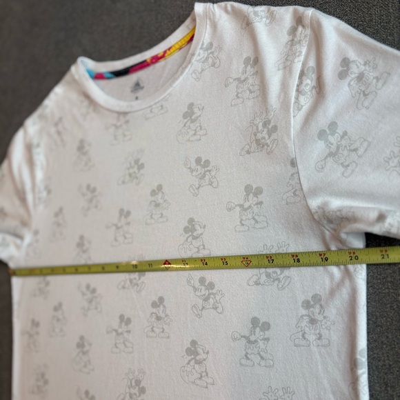 Unique Disney Parks - Mickey Mouse AOP shirt - Medium - Picture 4 of 6